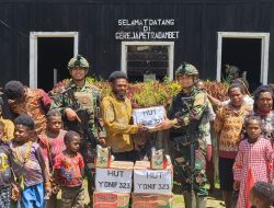 Wujud Peduli ke Masyarakat, TK Dangbet Satgas Yonif 323 Laksanakan Pembagian Sembako dan Pengecatan Gereja