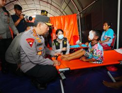 Tinjau Posko Pengungsian Erupsi Lewotobi, Kapolri Pastikan Pelayanan dan Kebutuhan Warga