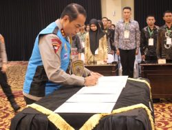 Kapolda Sumsel Pimpin Pengambilan Sumpah dan Penandatanganan Pakta Integritas Penerimaan Bakomsus TA 2025