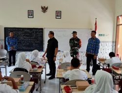 Pj Walikota Batu Tinjau Uji Coba Makan Siang Bergizi di SDN 01 Desa Gunungsari