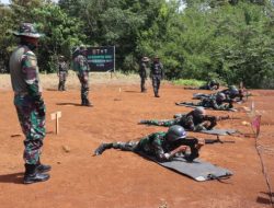 Uji Petik Binsat, Prajurit Brigif 8/GC Tunjukkan Keahlian Menembak Dihadapan Danbrigif