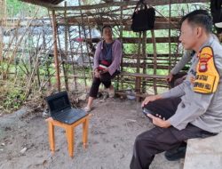 Kapolsek Mempawah Hulu Bersama KWT Tajur Tarok Saksikan Live Streaming Launching Gugus Tugas Polri