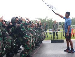 Semangat Tak Terbendung, Prajurit Brigif 8/GC Tuntaskan Cross Country di Uji Petik Binsat Hari ke-3