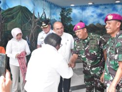 Paban Binsis Srena Pasmar 3 Sambut Kedatangan Wamendagri RI di Sorong