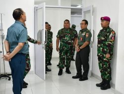 Asrena Danpasmar 3 Dampingi Kapuskes TNI Tinjau Fasilitas Kesehatan TNI di Sorong