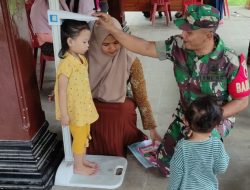 Peduli Kesehatan Balita di Wilayah Binaan, Babinsa Kanigiro Dampingi Kegiatan Posyandu