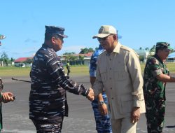 Pangkoarmada III Sambut dan Dampingi Menhan RI Saat Kunker di Morotai