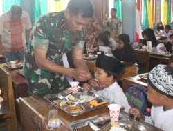 Sukseskan Program Unggulan Kodam II/Swj, Kodim 0405/Lahat Berikan Nutrisi Sehat ke Murid SD