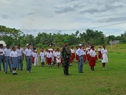 Satgas Yonif 131/BRS Hadiri Upacara Peringati HUT ke-79 PGRI dan Hari Guru Nasional di SD YPK Pikere