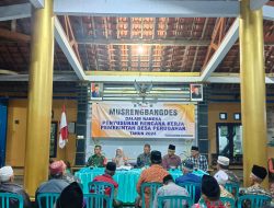Dukung Pembangunan Daerah, Babinsa Koramil 0818/19 Gondanglegi Hadiri Musrenbang di Balai Desa Urek-Urek