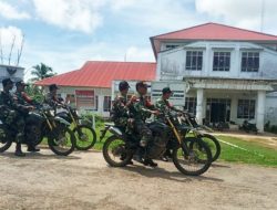 Ciptakan Rasa Aman Saat Pemungutan Suara, Babinsa Kodim 1707/Merauke Patroli di Obyek Vital dan TPS