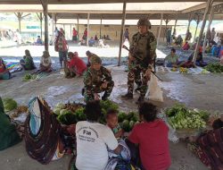 Bantu Ekonomi, Satgas Habema Rosita Milik Warga Kampung Jenggerpaga
