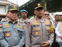 Tinjau TPS, Kapolda Pastikan Proses Pemungutan Suara di Wilayah Sumsel Berjalan Lancar dan Aman