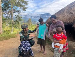 Bentuk Kepedulian TNI, Satgas Yonif 323 Buaya Putih Bagikan Pakaian ke Masyarakat Papua