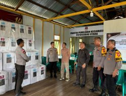 Kapolres Kapuas Hulu Bersama Pamatwil Polda Kalbar dan Kajari Pantau Logistik Pilkada di PPK