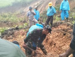 Tangguh di Tengah Bencana, Babinsa Kodim 0409/RL Selamatkan Korban Longsor di Lebong