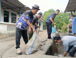 Wujudkan Lingkungan Bersih dan Sehat, Prajurit Yonif 147/KGJ Karya Bhakti Bersama Warga