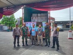 Babinsa Koramil 10/Sambi Bersama Bhabinkamtibmas Lakukan Pengawasan dan Pengamanan Pendistribusian Logistik Pemilu
