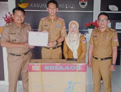 Bangun Masyarakat yang Inklusif dan Berkeadilan, Dinsos Mesuji Salurkan Bantuan Kursi Roda ke Penyandang Disabilitas