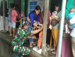 Dukung Program Percepatan Penanganan Stunting, Babinsa Koramil 0808/09 Sutojayan Dampingi Kegiatan Posyandu