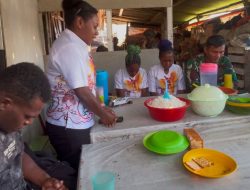 Warga Kampung Kalebut Ikuti Makan Siang Bersama Prajurit Habema