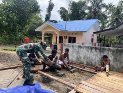 Bentuk Peduli, Satgas Yonif 131/BRS Laksanakan Baksos di Gereja GKI Kampung Mosso