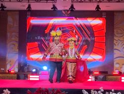 Pj Bupati Maybrat Juara I Busana Terbaik di Perayaan HUT Provinsi Papua Barat Daya ke-2
