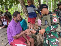 Wujud Bakti TNI, Satgas Yonif 131/BRS Beri Layanan Kesehatan Gratis ke Masyarakat Perbatasan Papua