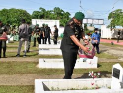 Sambut Hari Juang ke-79 TNI AD, Dandim Merauke Bersama Anggota dan Persit Ikuti Ziarah Rombongan