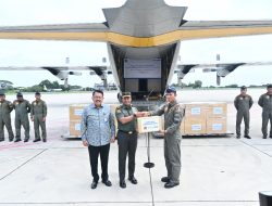 Kaskoops Udara I Hadiri Pelepasan Pengiriman Bansos untuk Terdampak Bencana di Gunung Lewotobi NTT