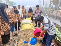 Dukung Asta Cita, Kapolsek Bumiaji Gelar Edukasi Pekarangan Pangan Lestari di Desa Pandanrejo