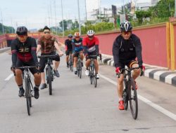 Pererat Kebersamaan, Mayjen TNI Naudi Gowes Bersama PJU Kodam II/Sriwijaya