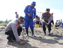 Dukung 100 Hari Asta Cita Presiden, Polres Aceh Timur Tanam Ratusan Pohon Mangrove