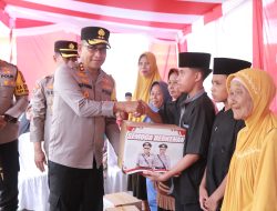 Kapolda NTB Serahkan Bantuan Sosial di Polres Sumbawa