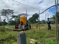 Wujud Peduli Masyarakat di Perbatasan, Satgas Habema Pasang Tower Air di Kampung Aisa
