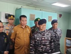 Danlantamal XIV Hadiri Penyambutan KRI Balongan-908 di Dermaga Lantamal XIV Sorong,