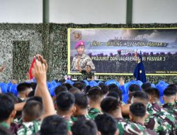 Prajurit Denmako Pasmar 3 Ikuti Entry Briefing Brigjen TNI (Mar) Andi Rahmat