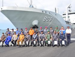 Fredy Marlisa, Anggota DPRP Provinsi PBD Hadiri Penyambutan KRI Balongan-908 di Sorong