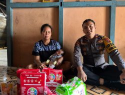 Peduli Kemanusiaan, Kapolsek Nanga Mahap Salurkan Bantuan ke Bayi Piatu di Desa Tamang