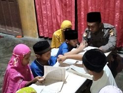 Tanamkan Nilai-nilai Keimanan dan Ketakwaan Sejak Usia Dini, Brigpol Niam Ajarkan Anak-anak Mengaji