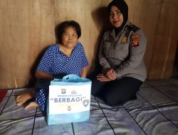 Jumat Berkah, Satbinmas Polres Ketapang Berikan Paket Sembako ke Warga yang Tidak Mampu