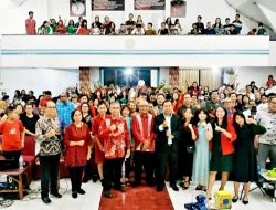 Ratusan Umat Kristiani Sambut Gembira Kehadiran Pastor Andi Simon dan IAS di Perayaan Natal Gesba Pusat Makassar