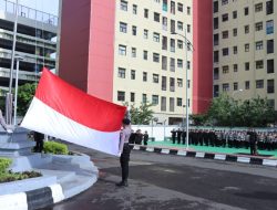 Polres Metro Jakarta Barat Gelar Upacara Bendera Peringatan Hari Ibu
