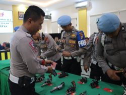Antisipasi Penyalahgunaan, Si Propam Polres Batu Lakukan Pemeriksaan Senjata Api Personel