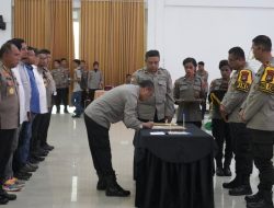 Kapolda Papua Barat Serahkan DIPA TA 2025 ke Satker dan Polres Jajaran
