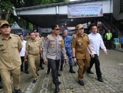 Pastikan Aman, Kapolda Sumsel Bersama Forkopimda Pantau Gereja dan Cek Pospam Ops Lilin 2024