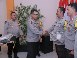 Kapolda NTB Beri Penghargaan Personel Berprestasi Polresta Mataram
