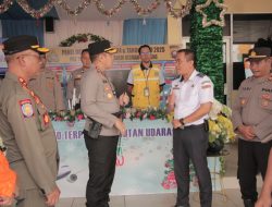 Pantau Pos Nataru di Bandara dan Pelabuhan, Kapolres Ketapang: Personel Siap Beri Pelayanan ke Masyarakat
