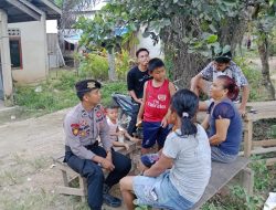 Sambangi Warga Rayakan Natal, Bripda Feri Sampaikan Pesan Kamtibmas