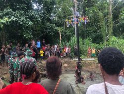 Meriahkan Hari Natal, Satgas Yonif 131/BRS Adakan Perlombaan untuk Anak-Anak Kampung Kali Lapar